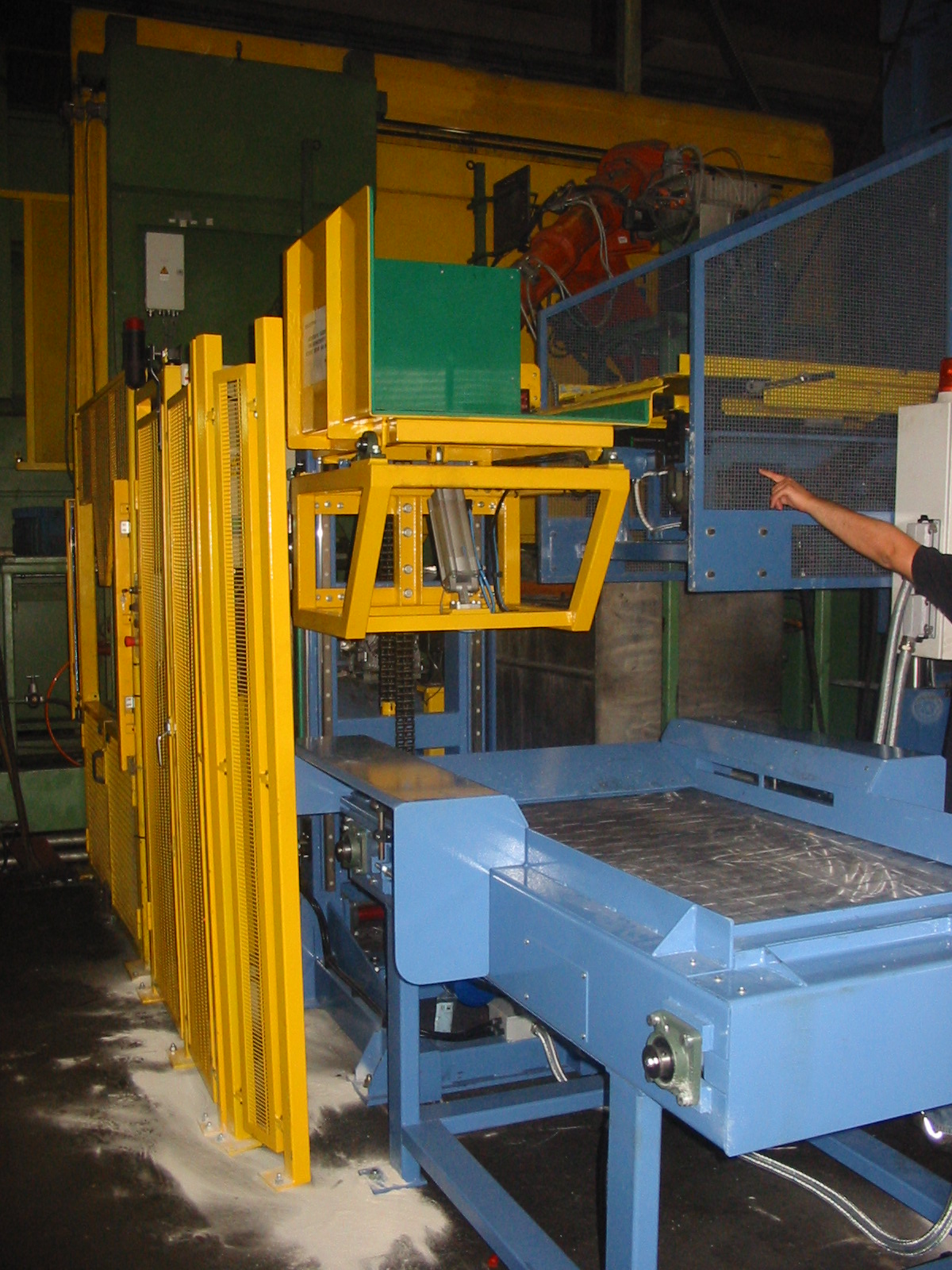 Trimmming press automatic unloader
